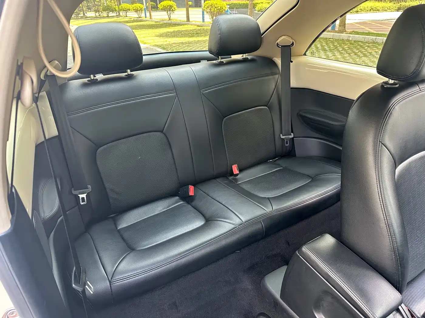Volkswagen Beetle 2010 Model 1.6 AT фото 18
