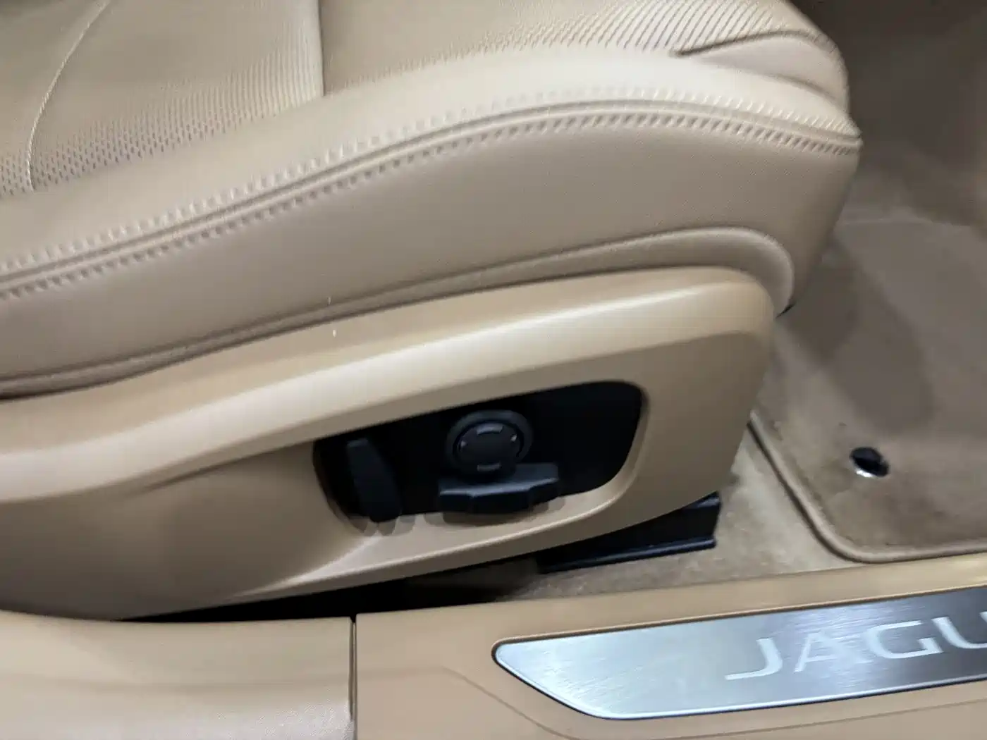 Jaguar XFL 2024 2.0T P250 2WD Premium Luxury фото 27