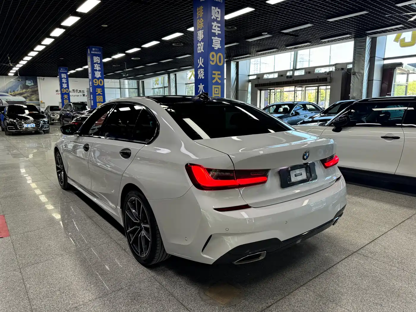 BMW 3 Series 2021 325Li M Sport Package фото 13
