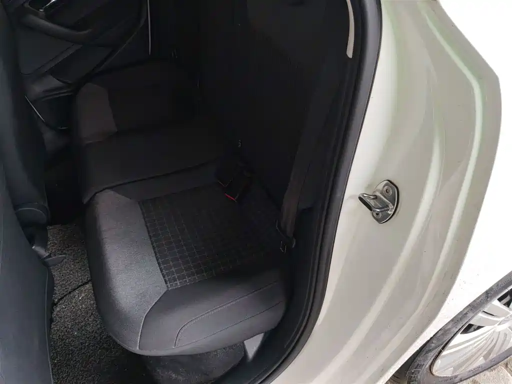 Volkswagen Polo 2016 1.6L Automatic Comfort фото 14