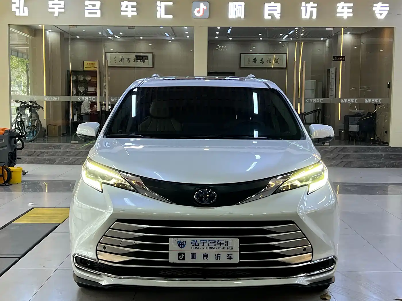 Toyota Sienna 2023 2.5L Hybrid Comfort Edition фото 24