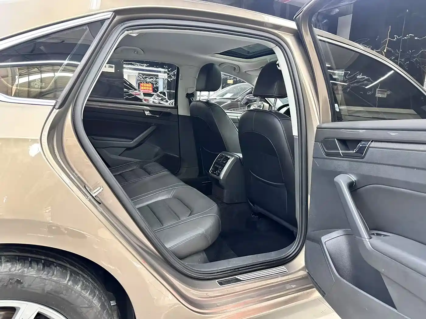 Volkswagen Passat 2017 330TSI DSG Luxury фото 15