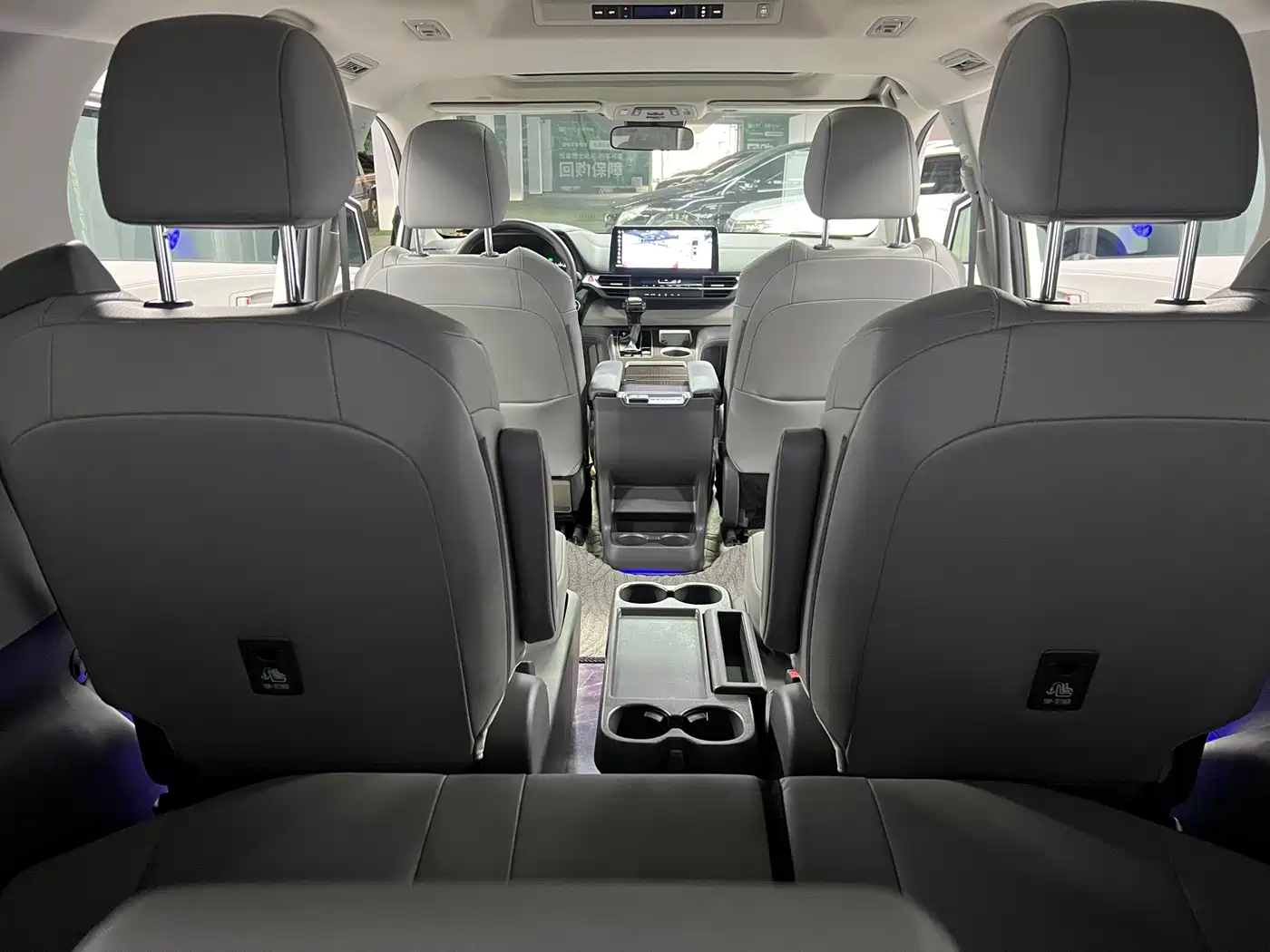 Toyota Granvia 2024 2023 2.5L Hybrid Luxury Edition