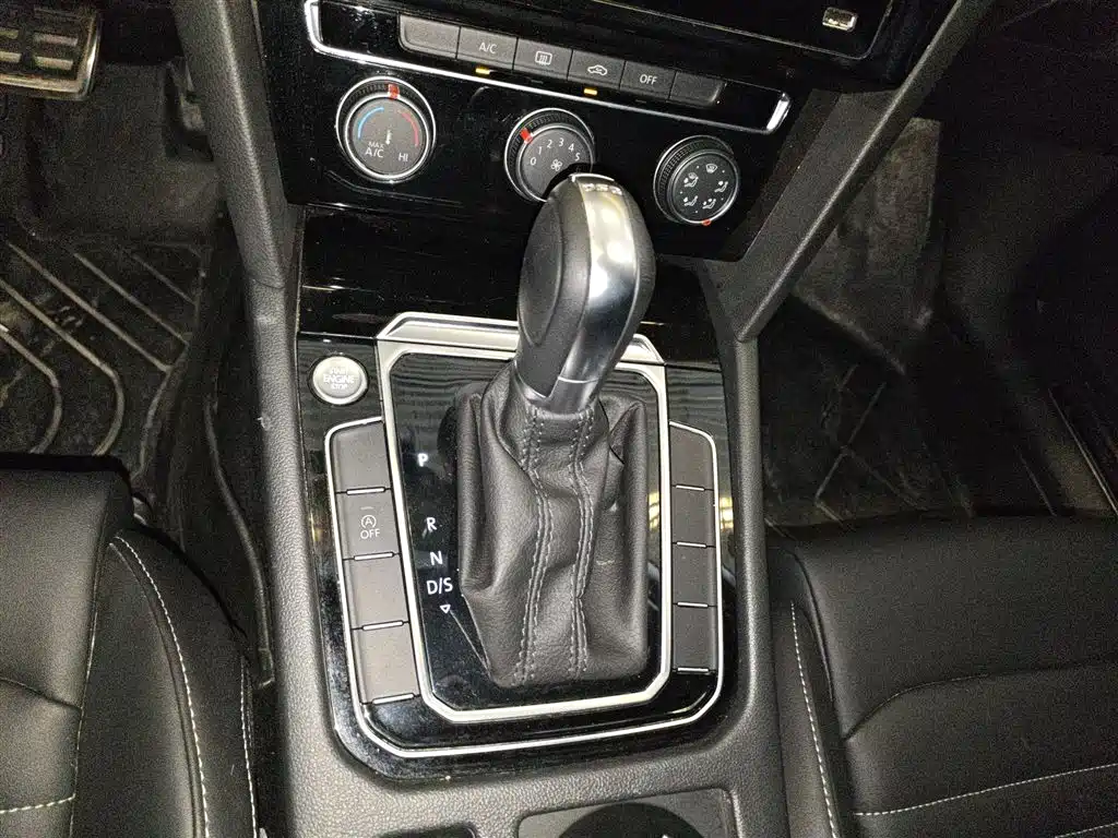Volkswagen Magotan 2025 Popular Edition 280TSI DSG Comfort фото 14