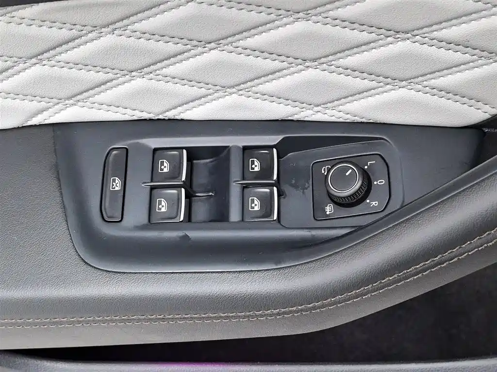 Volkswagen Magotan 2023 Model 2 Million Commemorative Edition 330TSI DSG Luxury фото 9