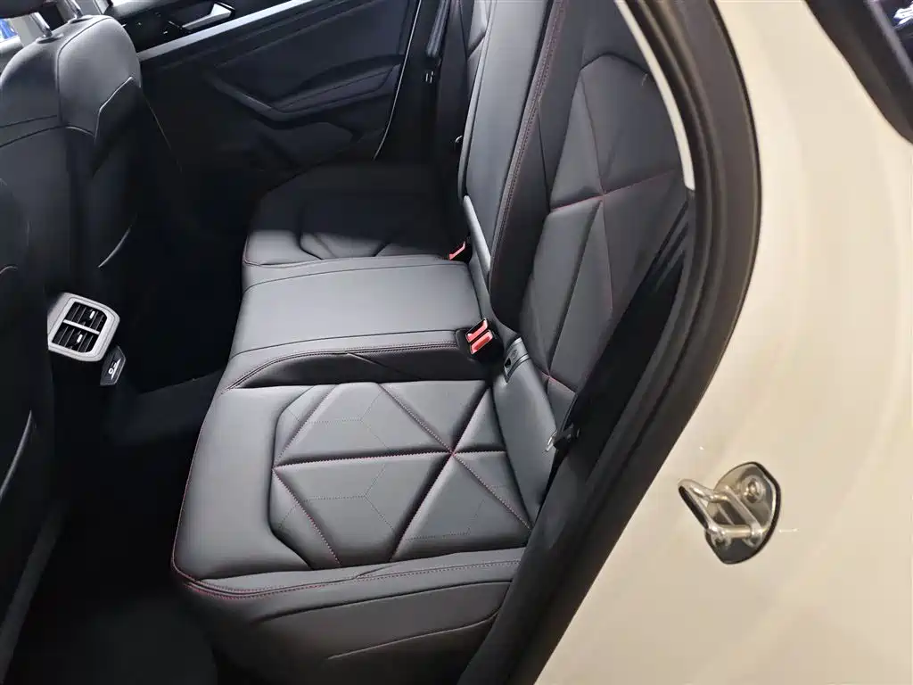 Volkswagen Lavida 2024 Model 300TSI DSG Starlight Leading Edition фото 13