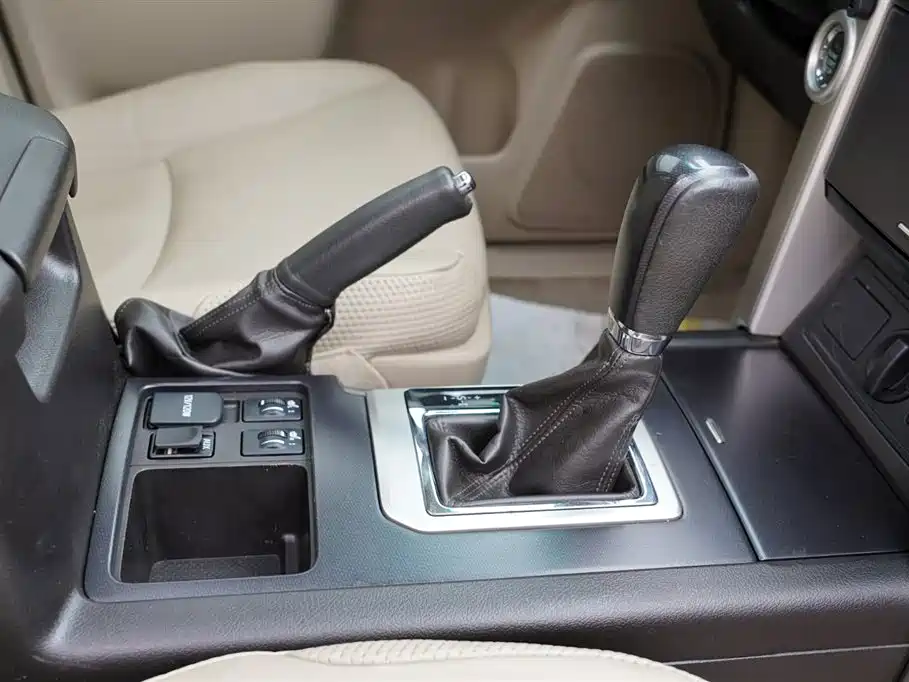 Toyota Prado 2010 4.0L Automatic TX-L фото 27