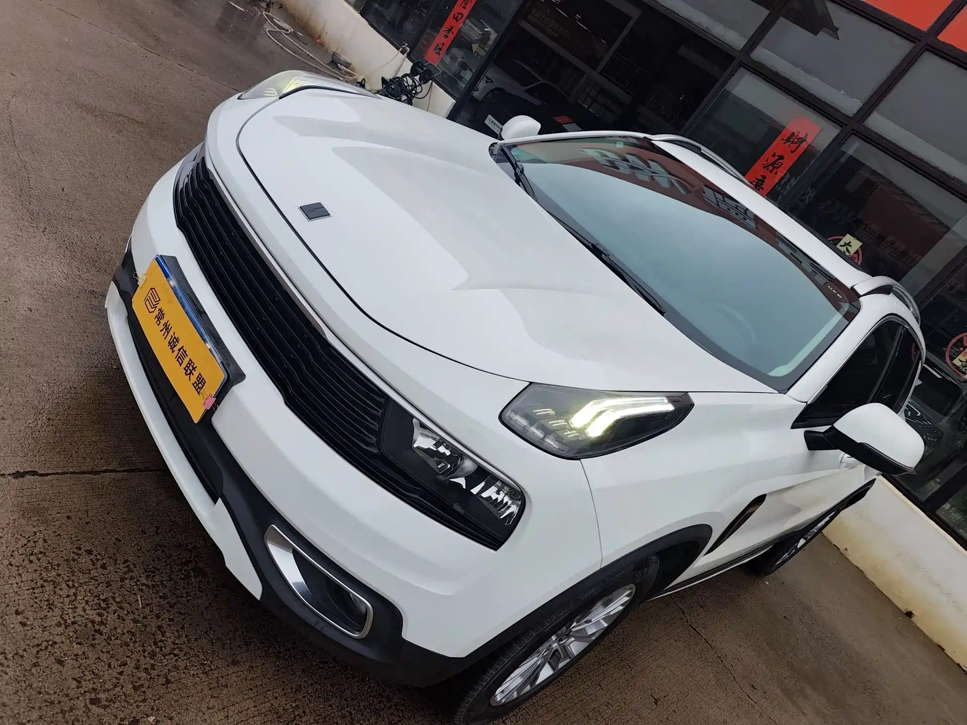 Фото 6 - Lynk & Co 01