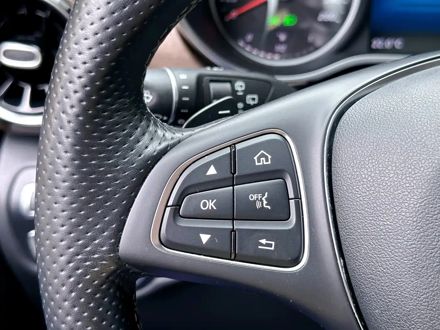 Mercedes-Benz V-Class 2021 V 260 L Long Wheelbase Luxury Edition фото 24