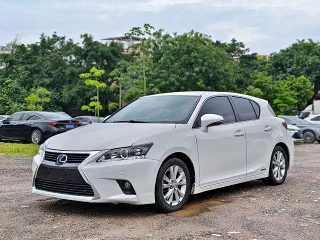 Lexus Lexus CT 2015 CT200h Dark Knight Edition