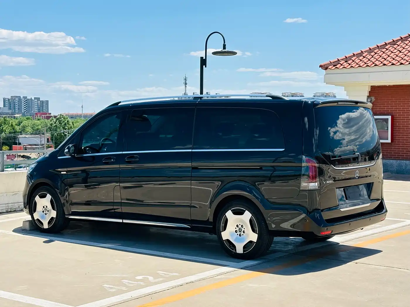 Mercedes-Benz V-Class 2024 V 300 L Long Wheelbase Luxury Edition фото 6