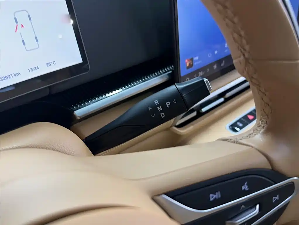 Voyah Auto Voyah Dreamer 2025 PHEV AWD Excellent Kunpeng Edition фото 8