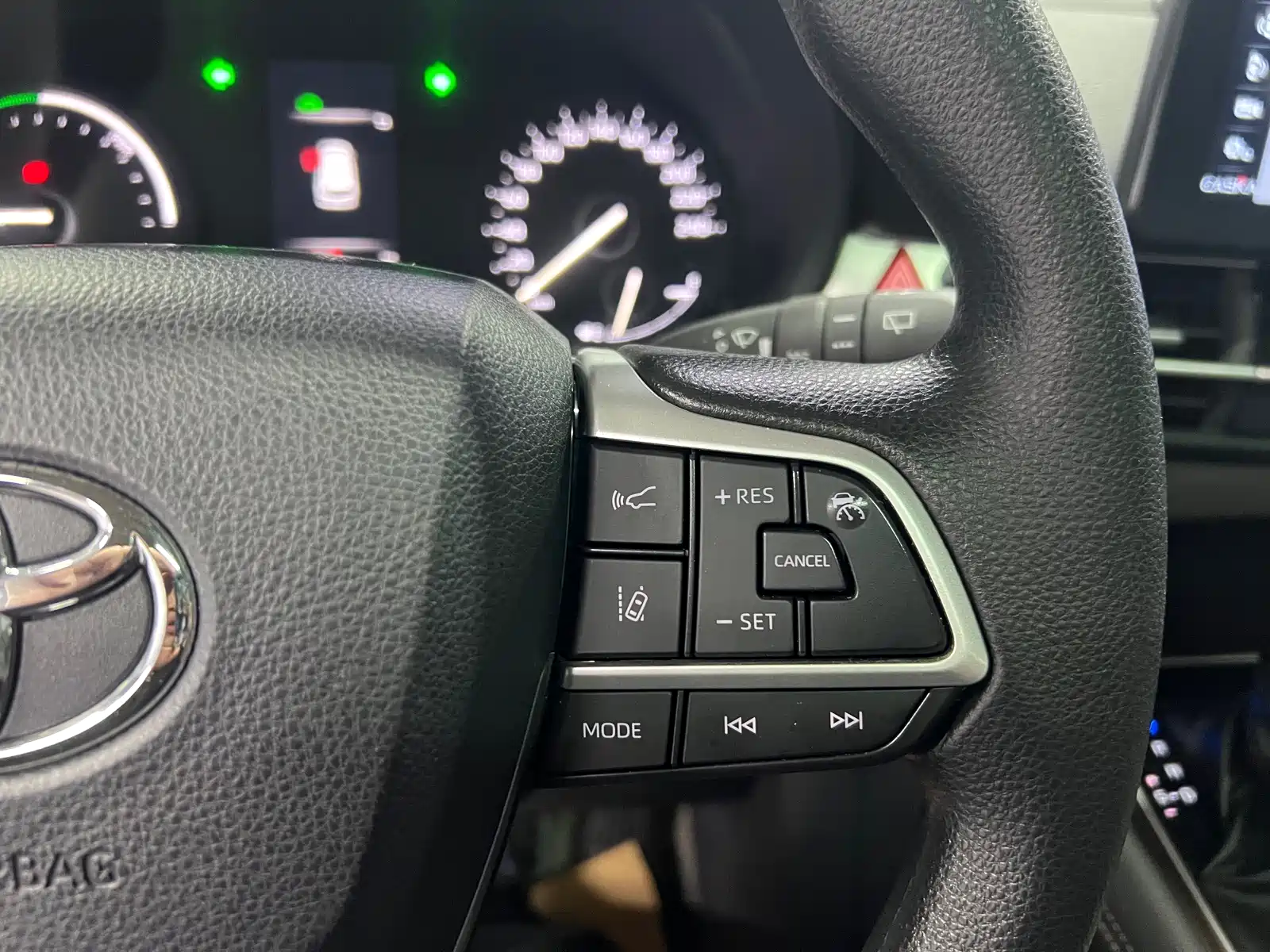 Фото 8 - Toyota Granvia