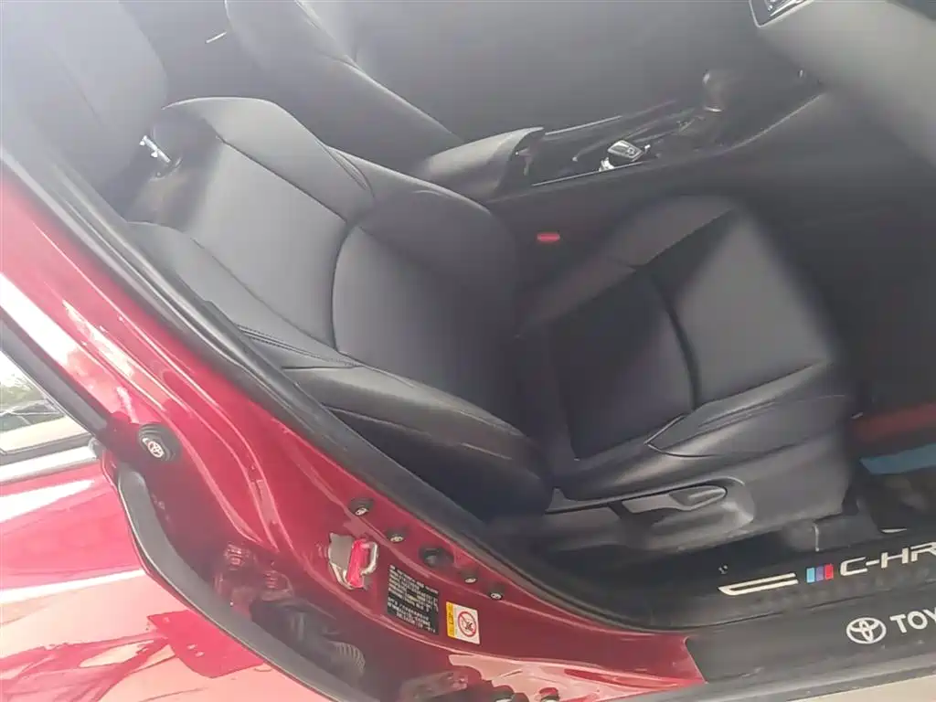 Toyota C-HR 2020 Model 2.0L Leading фото 20