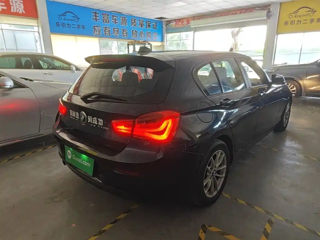 BMW 1 Series (Import) 2016 118i Leading фото 7