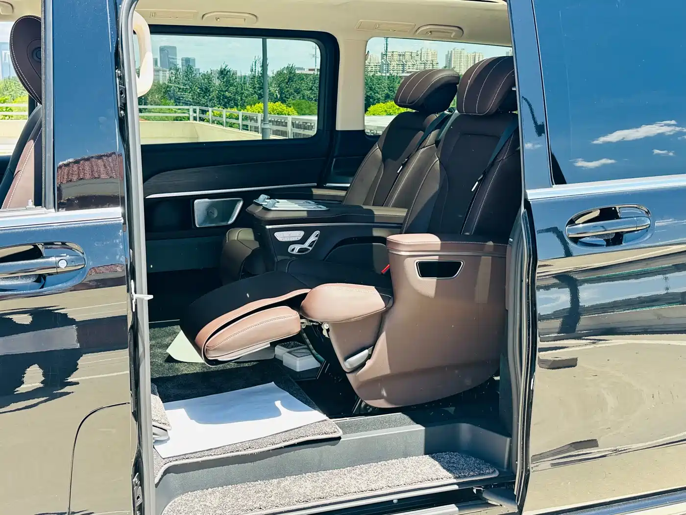 Mercedes-Benz V-Class 2024 V 300 L Long Wheelbase Luxury Edition фото 29