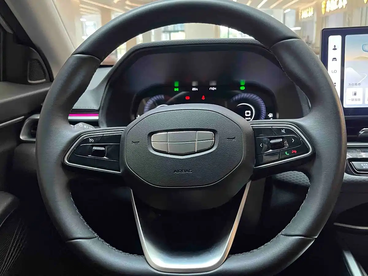 Фото 8 - Geely Emgrand