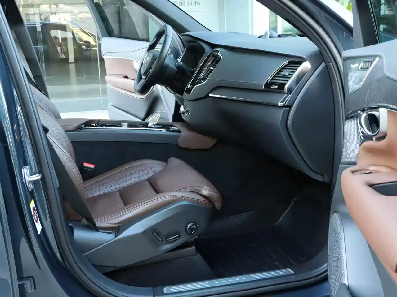 Фото 7 - Volvo XC90