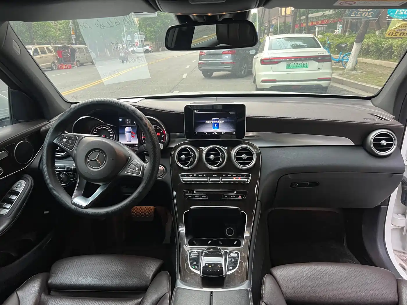 Mercedes-Benz GLC 2018 Facelift GLC 260 4MATIC Luxury фото 24