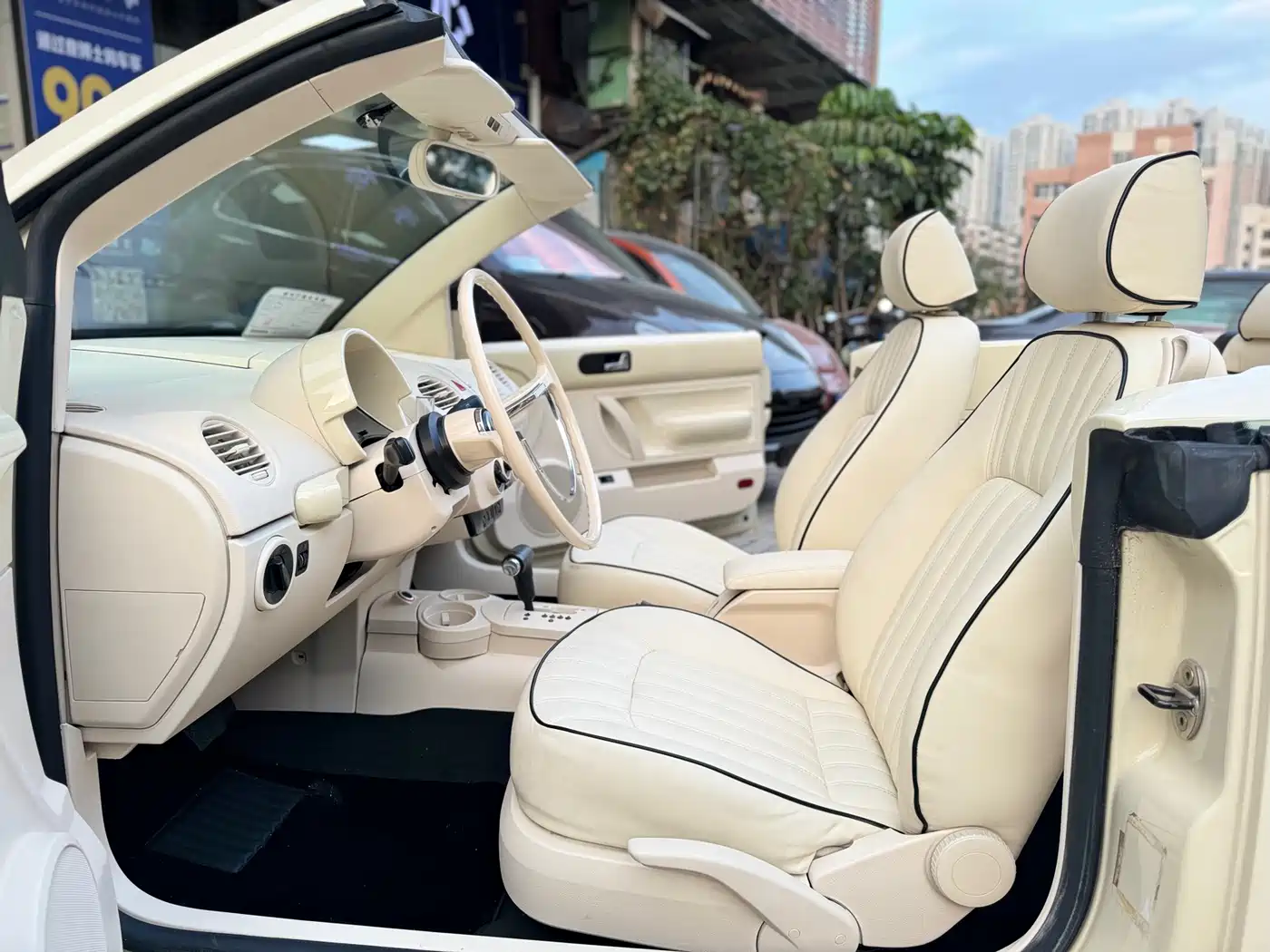 Volkswagen Beetle 2009 2.0 AT Top Convertible фото 8
