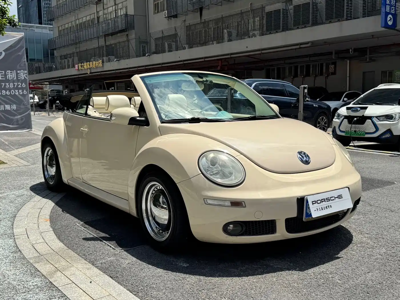 Volkswagen Beetle 2009 2.0 AT Top Convertible фото 2
