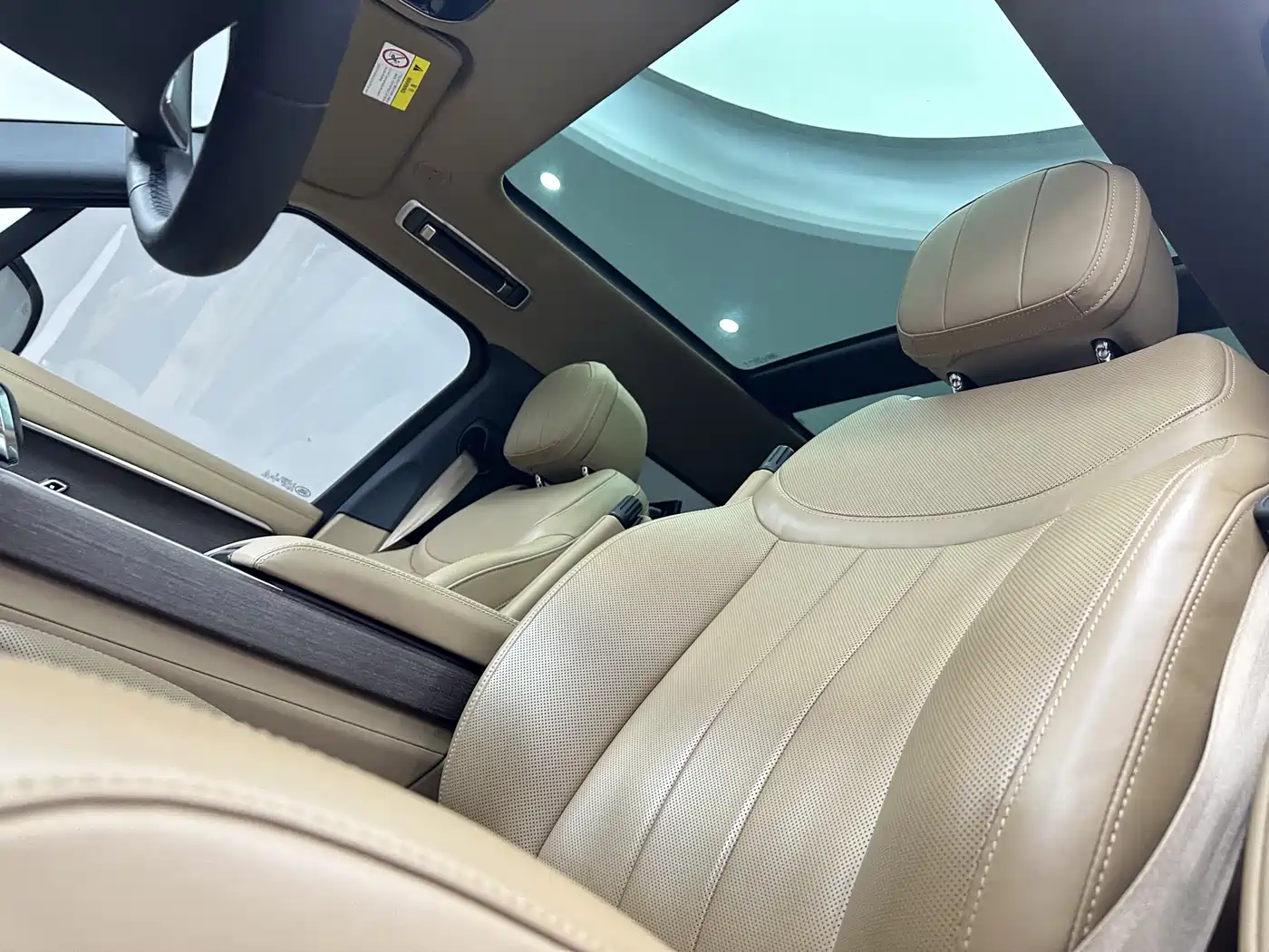 Land Rover Range Rover 2023 3.0 L6 400PS Golden Age Long Wheelbase фото 13