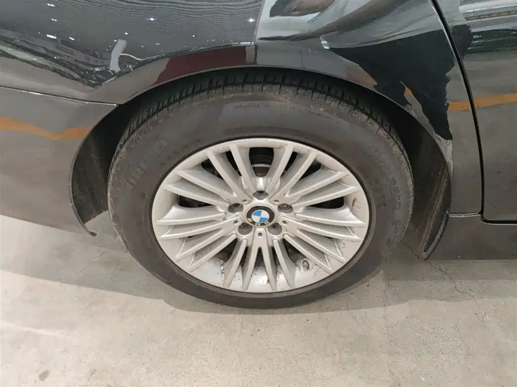 BMW 5 Series 2014 525Li Leading фото 21