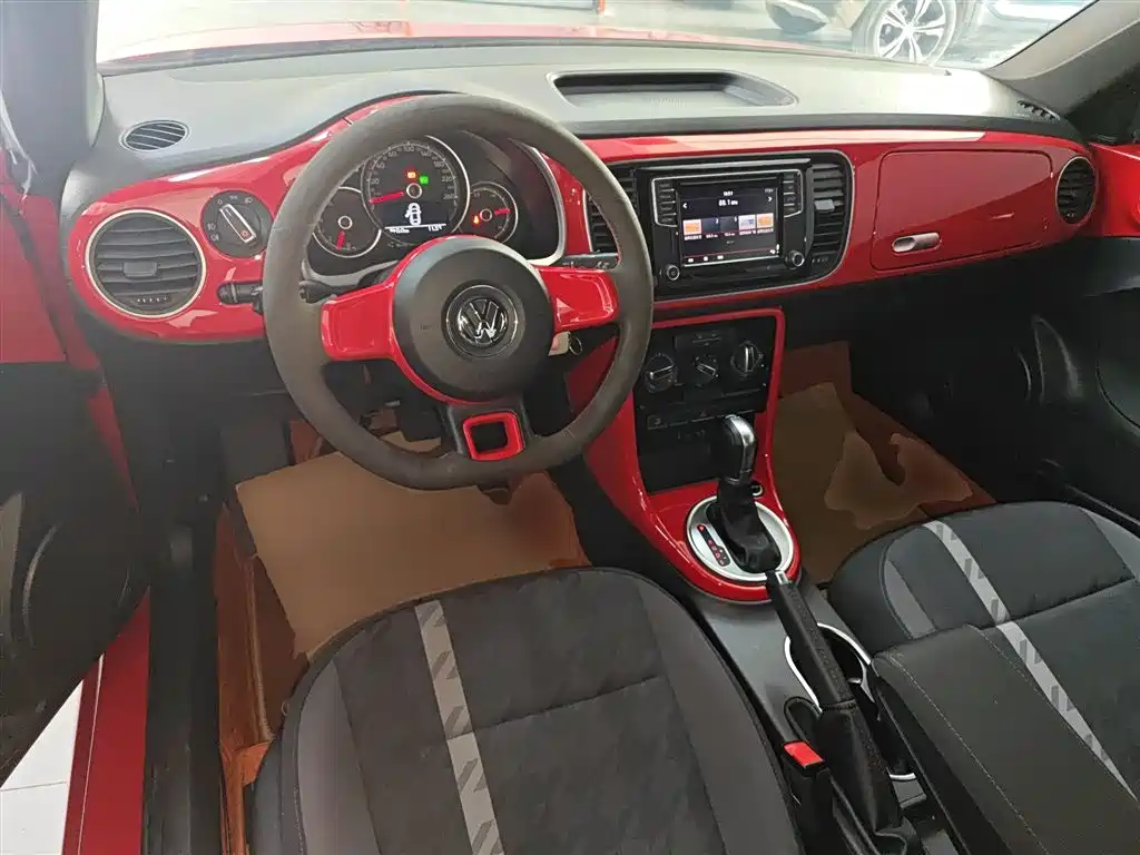 Volkswagen Beetle 2018 180TSI Easy Joy Edition фото 6
