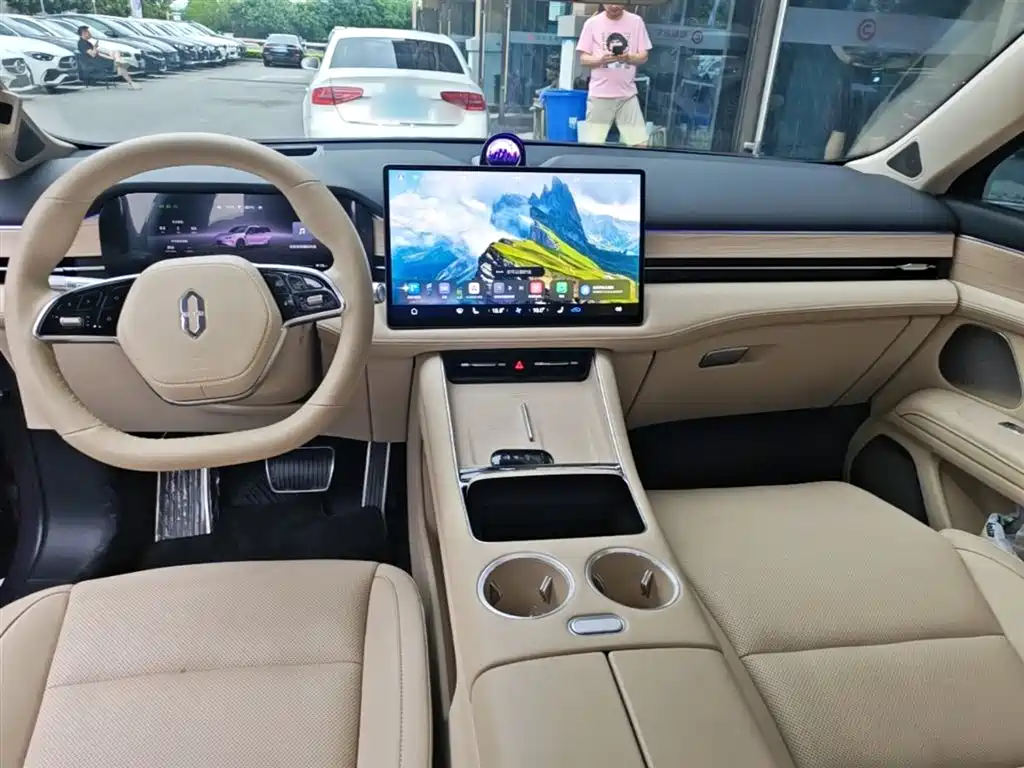 AITO Wenjie AITO M5 2025 Extended Range Ultra AWD фото 10