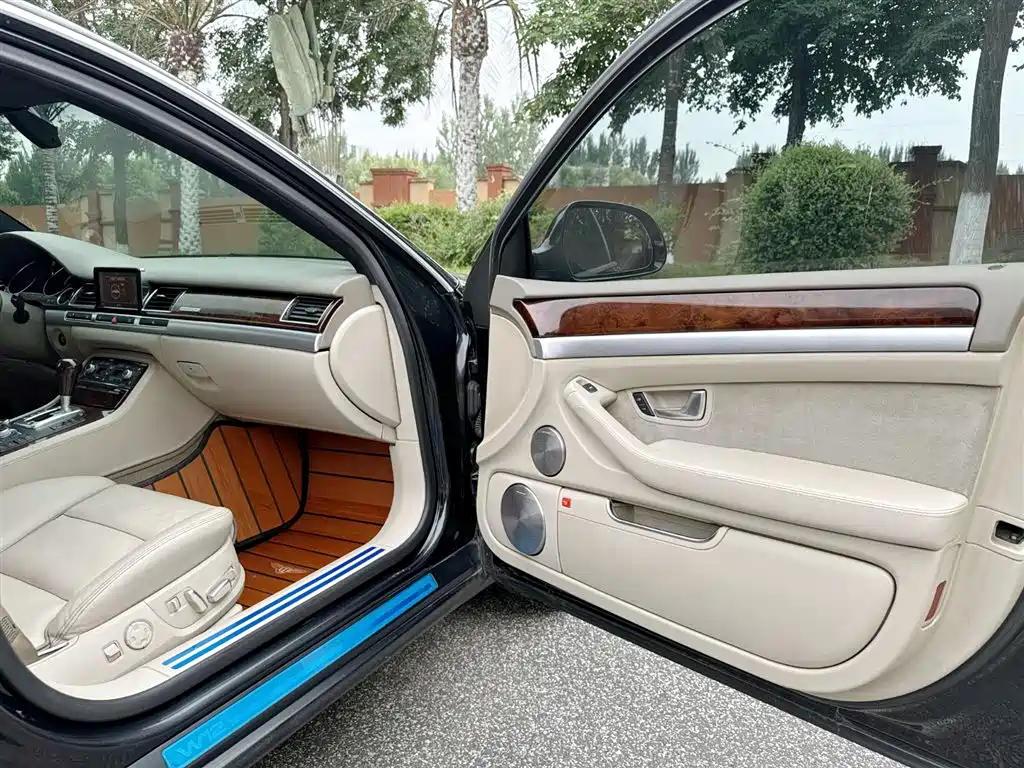 Audi A8 2009 Audi A8L 6.0 W12 quattro Exclusive фото 12