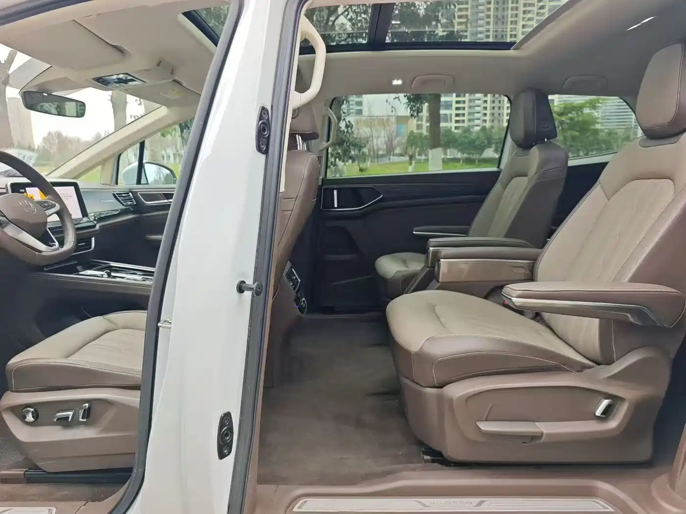 Volkswagen Viloran 2024 330TSI Luxury Edition фото 6