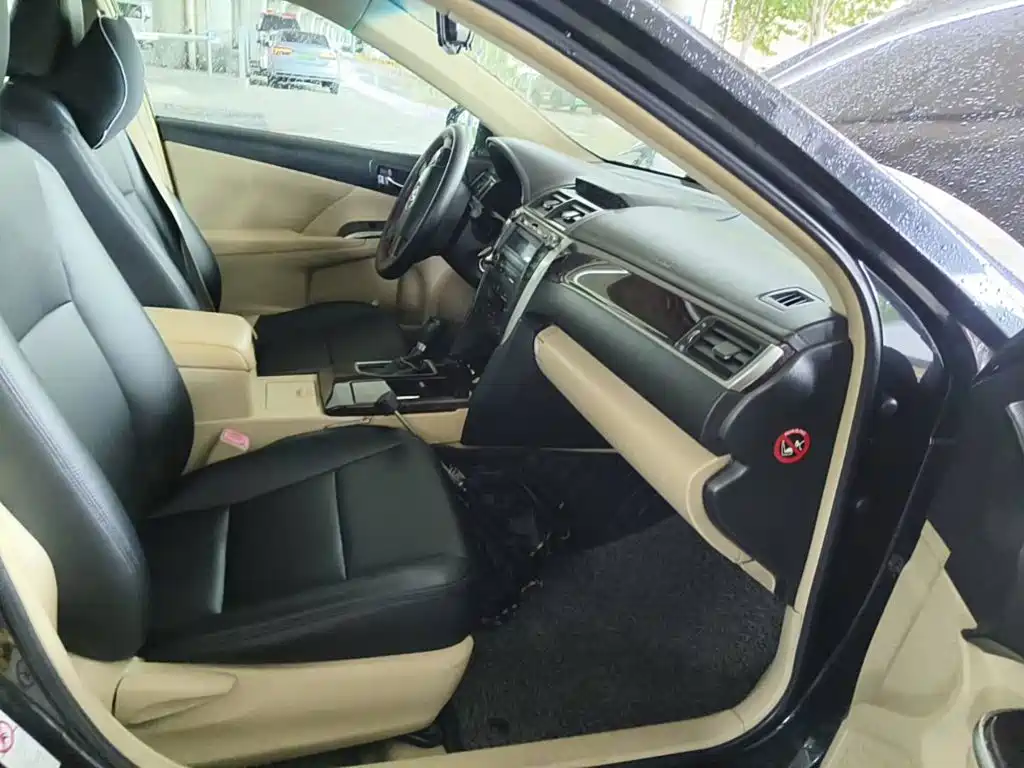 Фото 11 - Toyota Camry