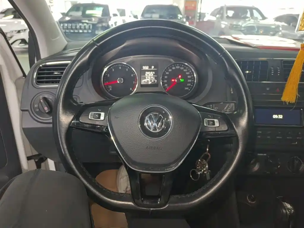 Volkswagen Polo 2016 1.6L Automatic Comfort фото 11