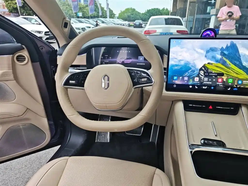 AITO Wenjie AITO M5 2025 Extended Range Ultra AWD фото 11