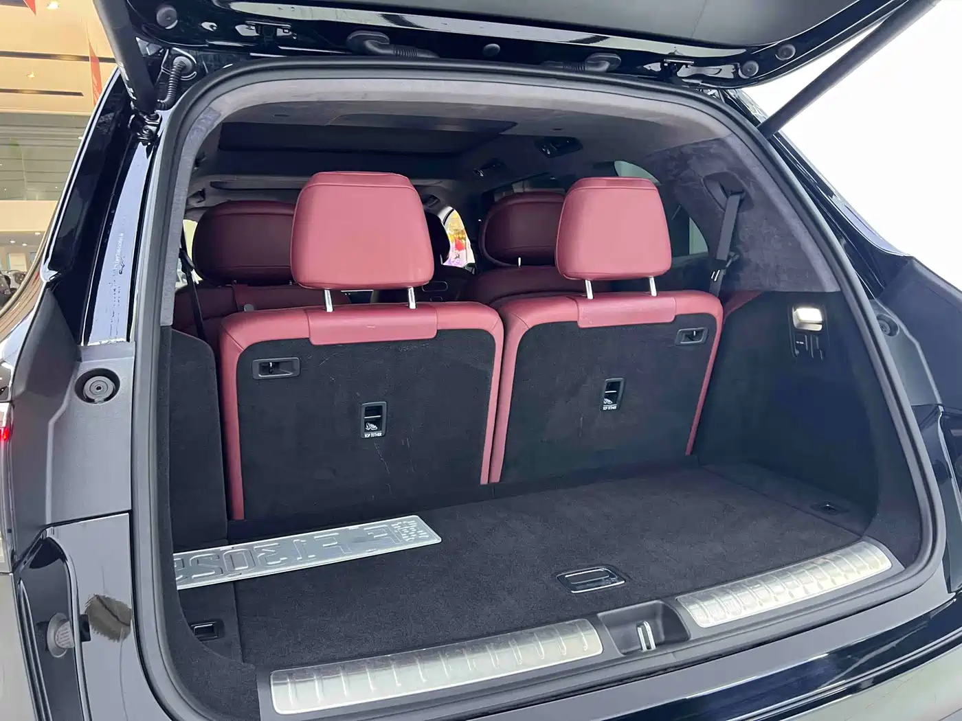 AITO Wenjie AITO M8 2025 Extended Range Ultra 53.4kWh 6-Seater фото 16