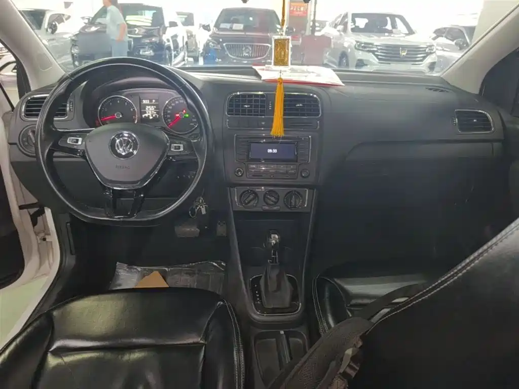 Volkswagen Polo 2016 1.6L Automatic Comfort фото 10