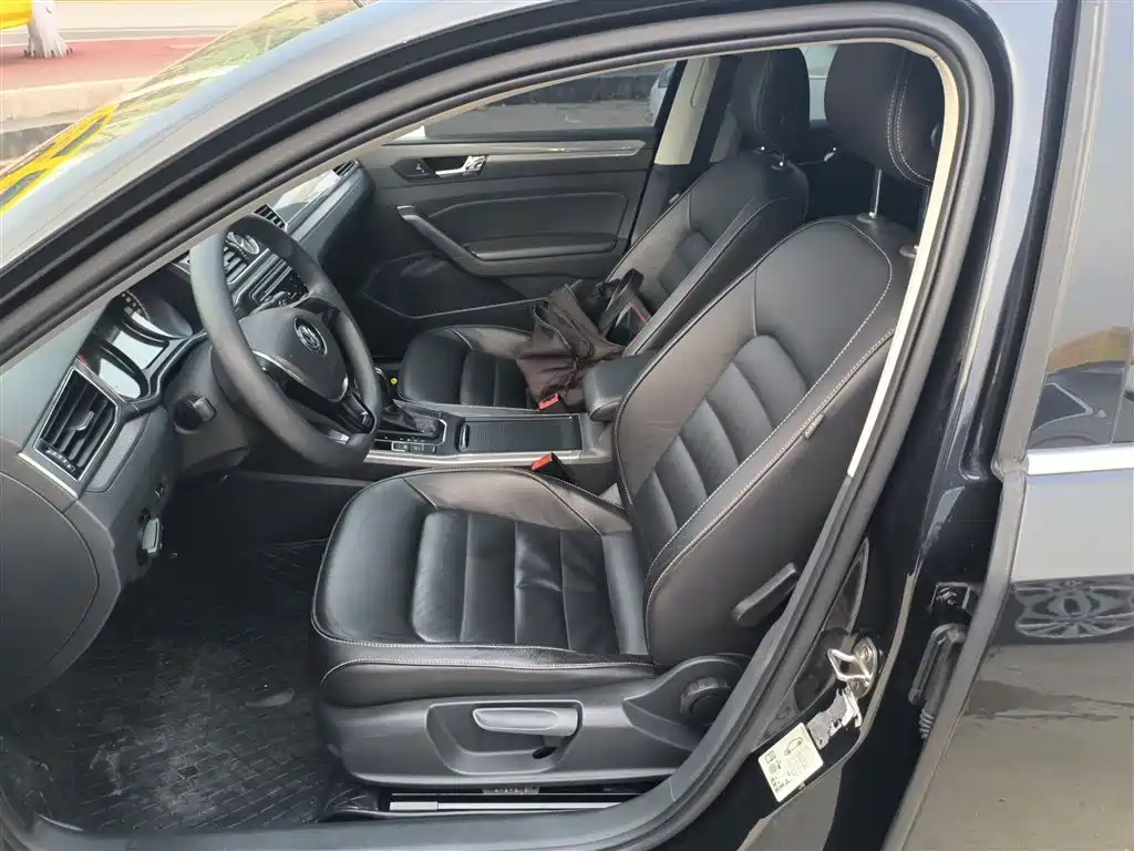 Volkswagen Passat 2017 330TSI DSG Prestige фото 15