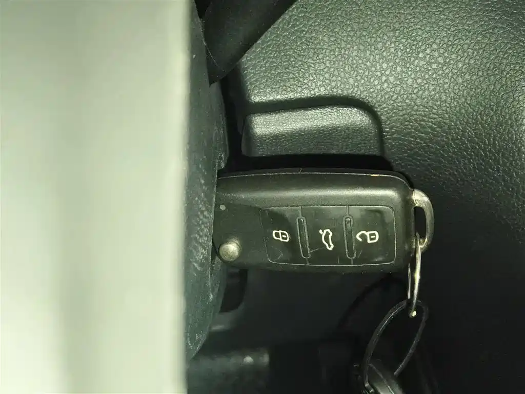Volkswagen Polo 2016 1.4L Automatic Trend фото 17