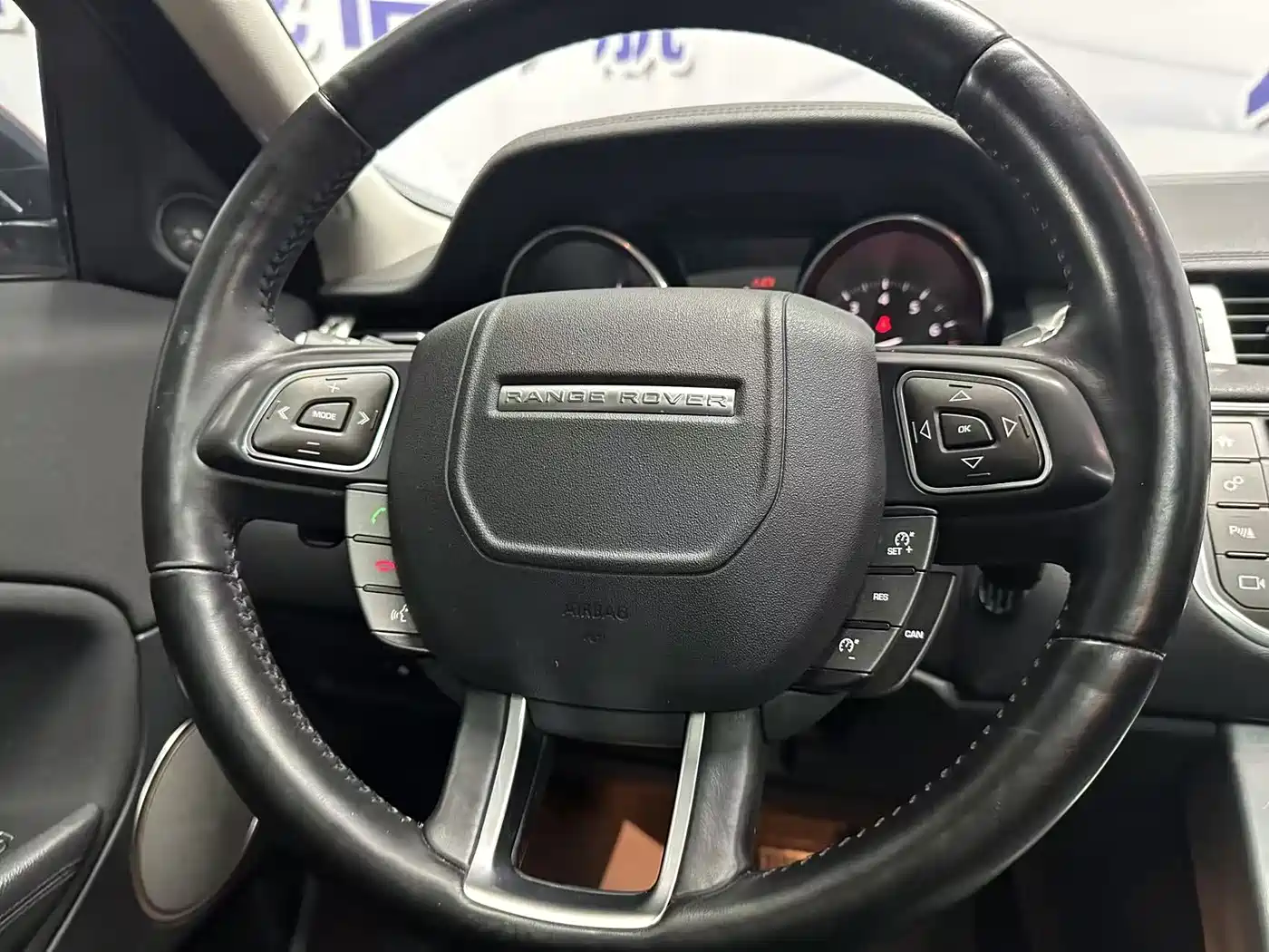 Land Rover Range Rover Evoque 2017 2.0T SE Smart Shine Edition фото 9