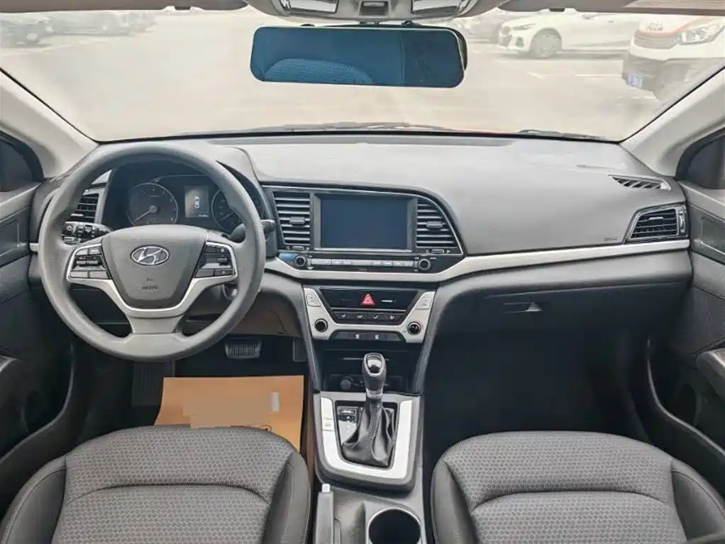 Hyundai Elantra 2016 Model 1.6L Automatic Smart Elite фото 5