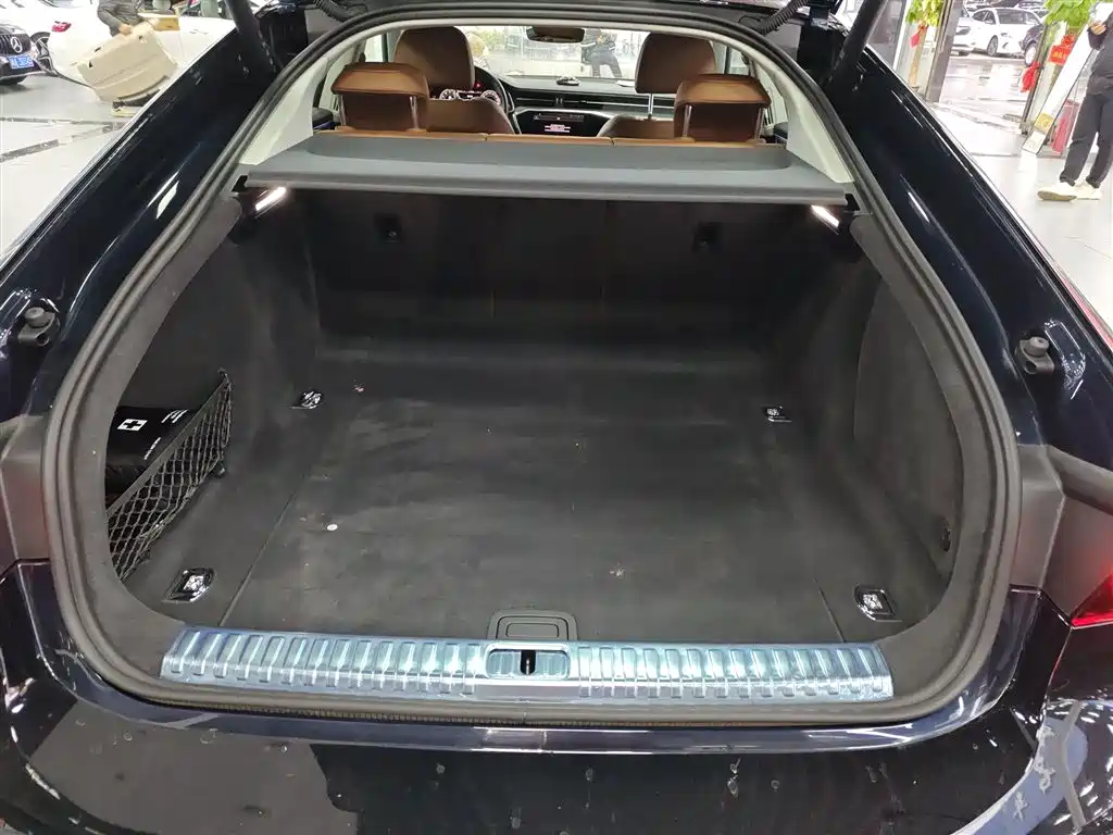 Audi A7 2023 Model 45 TFSI Premium Selection Edition фото 15