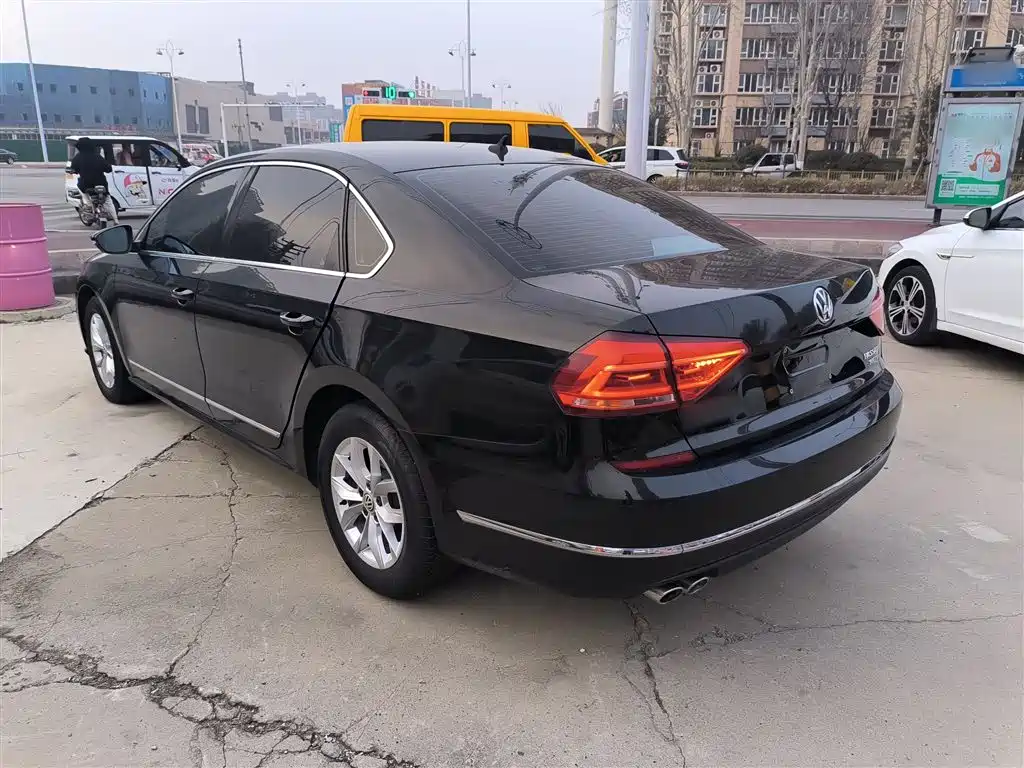 Volkswagen Passat 2017 330TSI DSG Prestige фото 5