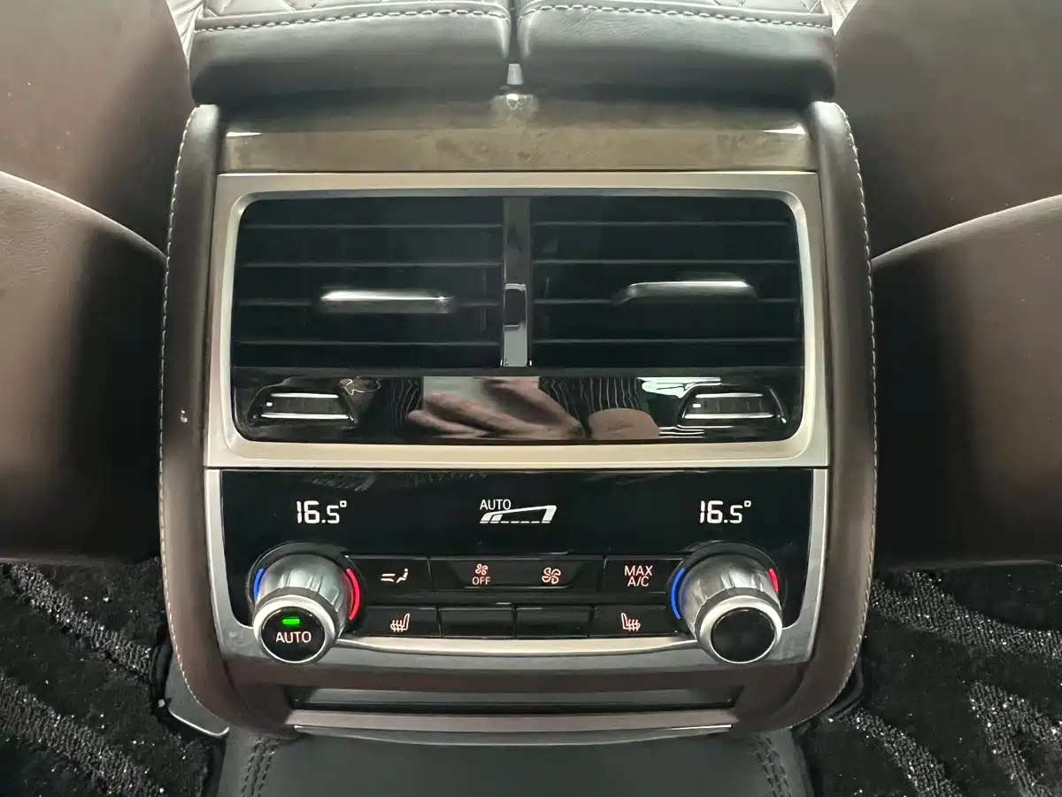 BMW 7 Series 2021 Model 740Li Leading Luxury Package фото 9
