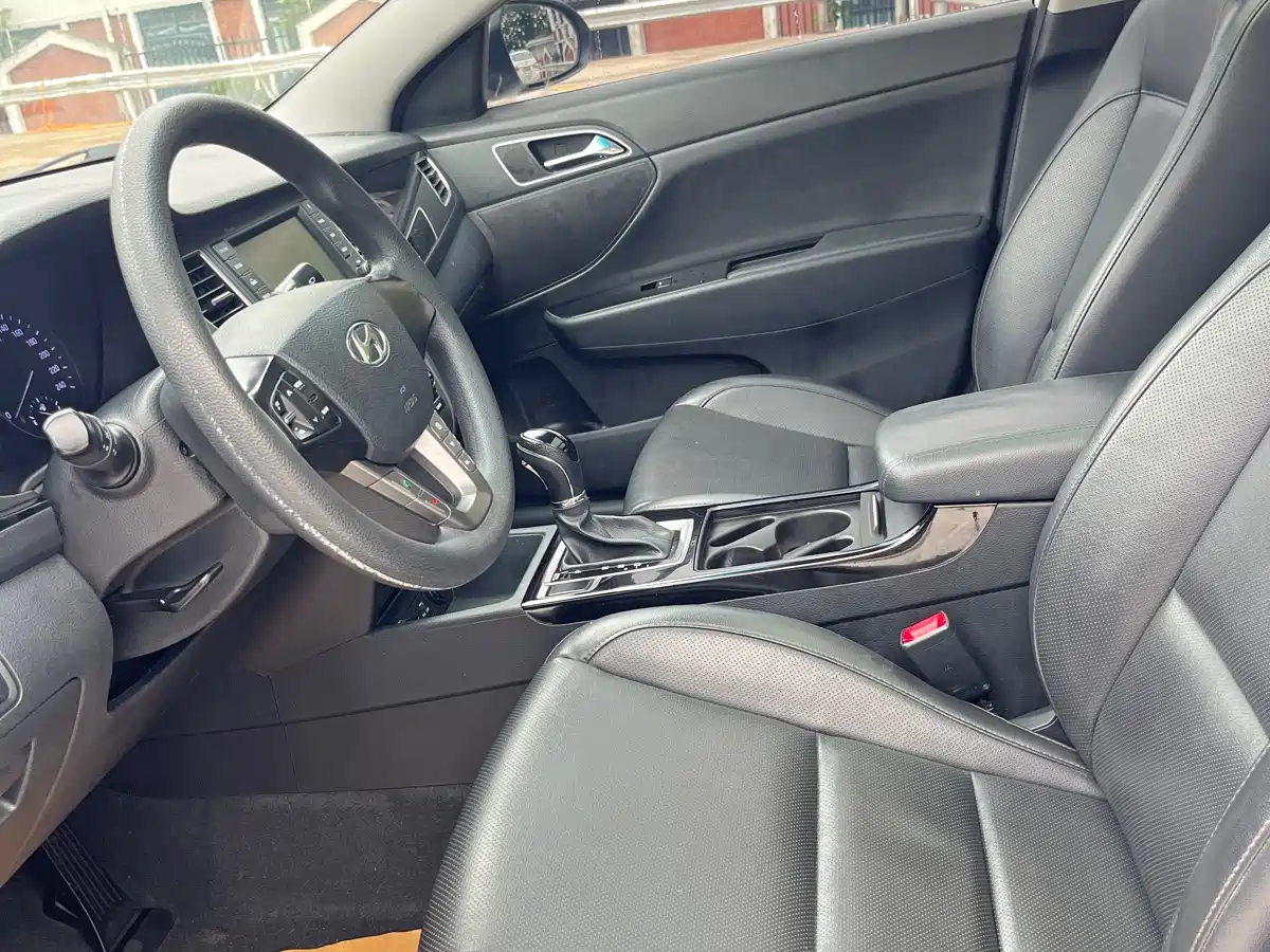 Hyundai Mistra 2016 1.8L Automatic Smart GLS фото 15