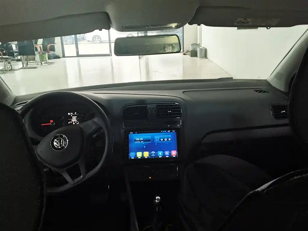 Volkswagen Polo 2016 1.4L Automatic Trend фото 6