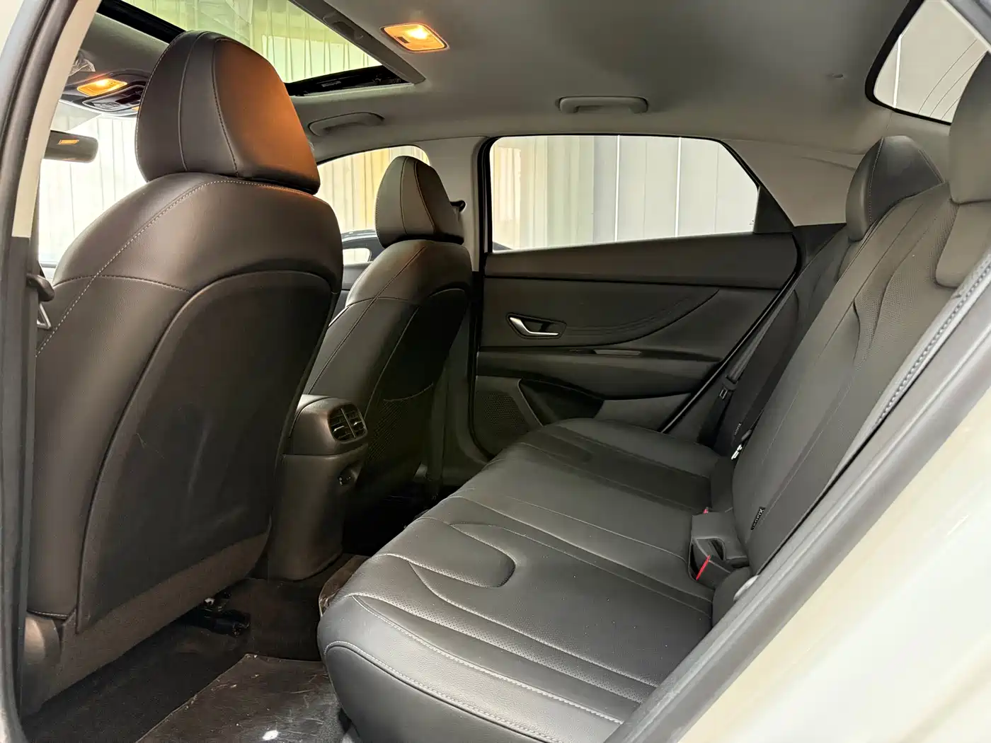 Hyundai Elantra 2022 1.5L CVT GLX Elite Edition фото 12