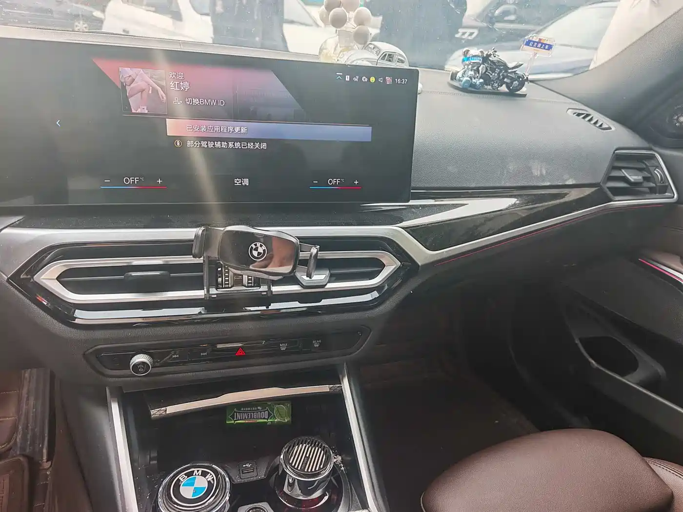 BMW 3 Series 2023 325i M Sport Black Night Package фото 9