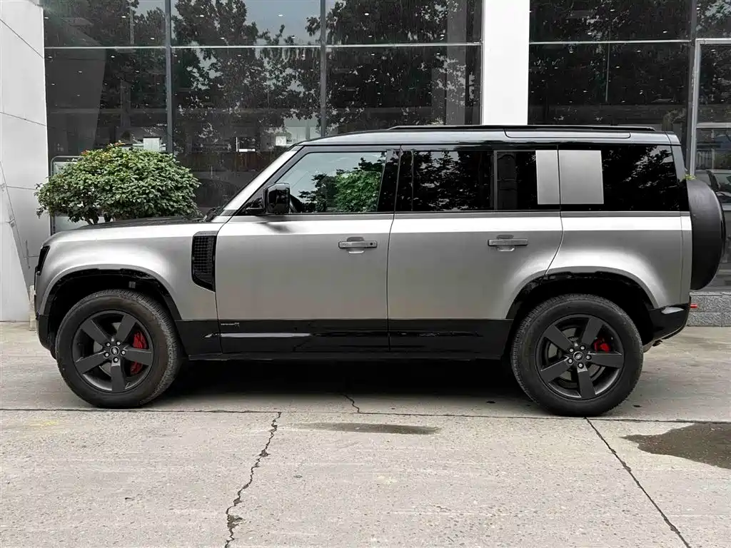 Land Rover Defender 2025 110 3.0T P400 X фото 2