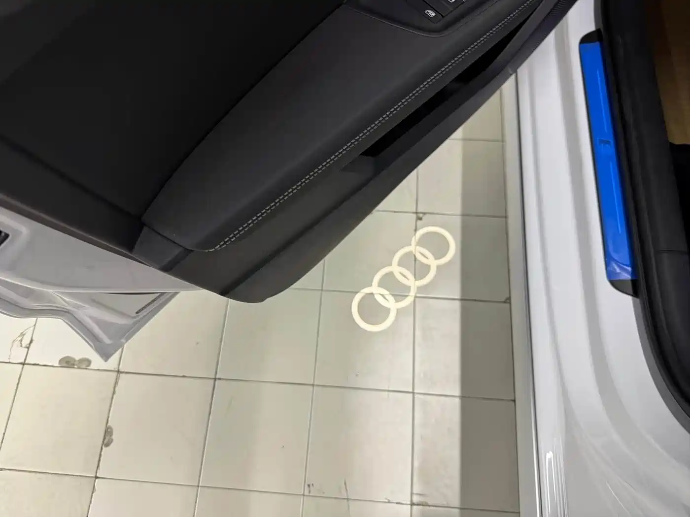Audi A3 2025 A3L Limousine 35TFSI Flying Spur Premium + Luxury Selection Package фото 5