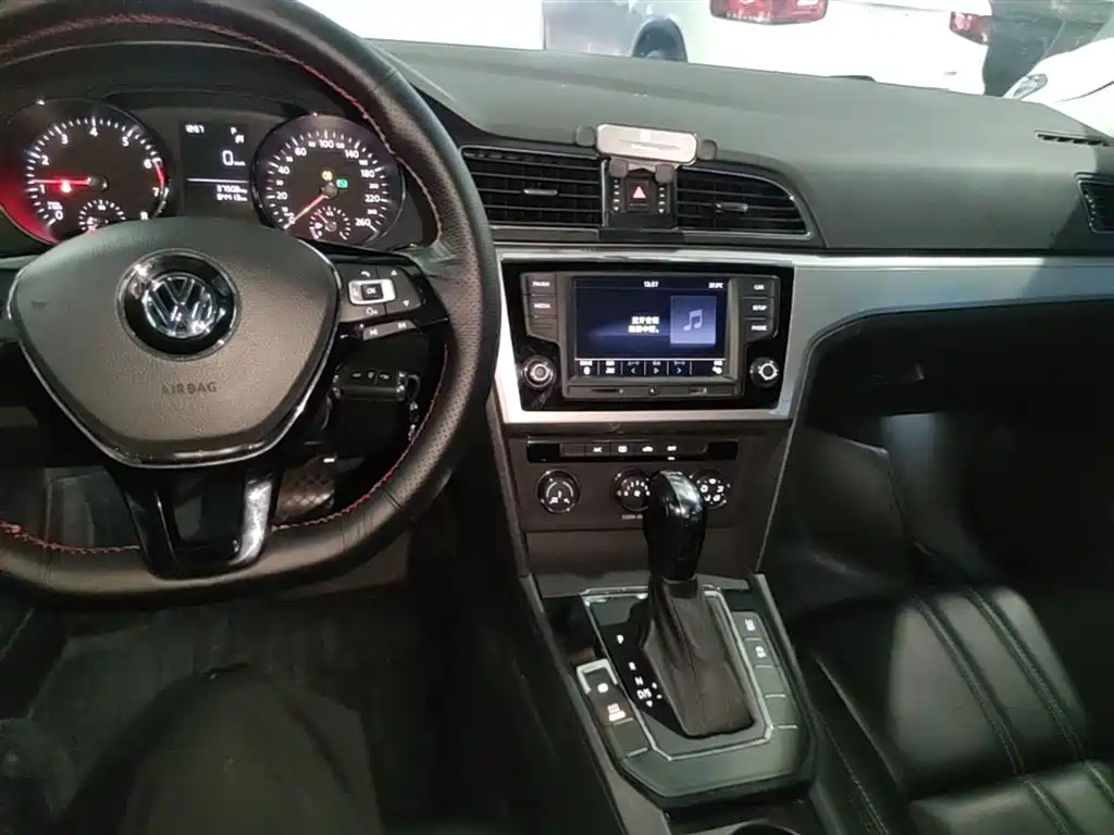 Volkswagen Lamando 2017 230TSI DSG Trend Edition фото 10